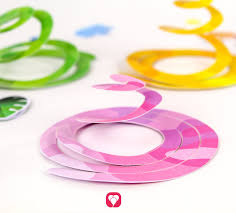 Male dazu mit einem schwarzen, gut sichtbaren stift eine spirale, von der kleine striche abzweigen. Safari Spiralgirlande Zum Basteln Jetzt Downloaden Balloonas Com