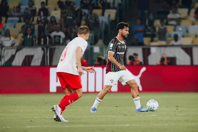 Em jogo com tr&ecirc;s expuls&otilde;es, Fluminense marca no fim e empata com Red Bull Bragantino na estreia oficial de Hulk