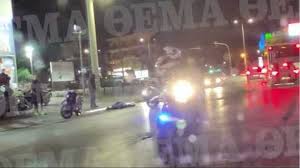 Η δολοφονία έγινε λίγο μετά τις 22:30, όταν ο 58χρονος έφτασε έξω από το μαγαζί και σταμάτησε με το μηχανάκι του. X76q4hyfyruhvm