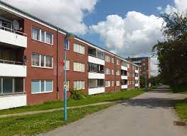Polisen utreder eventuella kopplingar till mordet i närliggande husby tidigare på måndagen. Datei Hjulsta 2012a Jpg Wikipedia