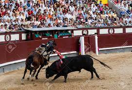 Triunfó en plazas como valladolid, madrid (cortó una oreja el 17 de mayo a un ejemplar de fermín bohórquez) córdoba, nimes, granada, valencia y málaga, entre otras. Madrid Spanien Rejoneo In Las Ventas Arena In Madrid Rejoneador Joao Moura Lizenzfreie Fotos Bilder Und Stock Fotografie Image 26879906