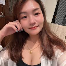 不知道大家都泰國會買什麼伴手禮？ ￼這次去泰國，我覺得其實便宜東西很多，但是差價大的東西居然是這個在馬偕開要NT1800的DERMATIX ULTRA  倍舒痕凝膠(15g） 在Boots ฿893⋯⋯