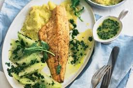 Wolfsbarsch Mit Salsa Verde Und Romanesco Salat Rezept Fischfilet Rezepte Wolfsbarsch Portionen
