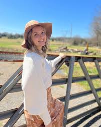 ella puente (@ellapuente) • Instagram photos and videos