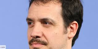 Alexandre astier dévoile la bande originale de son film kaamelott: Je Suis Bien Triste Alexandre Astier Annonce Une Mauvaise Nouvelle Aux Fans De Kaamelott