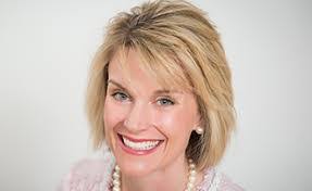 Julie Roe's Instagram, Twitter & Facebook