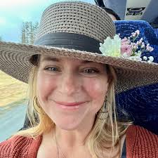 Briana Potts's Instagram, Twitter & Facebook