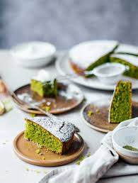 Auch die backformen lassen sich super mit öl statt butter einfetten. Matcha Mandel Kuchen Mit Olivenol Klara S Life