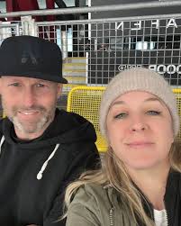 Liebe Ostergrüsse aus Zell am See ❤️ Unsere Mädels und ihr Team vom  @ecredbullsalzburg anfeuern 🙌🙌🙌 . . . #eishockey #familie #qualitytime  #ostern #together #zellamsee