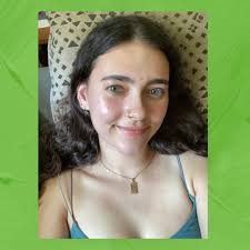 Robin Akin knows how to put meaning into words, and that's what makes her  new brand, Words to Live By, so powerful. Robin's got a sound that is equal  parts warm and