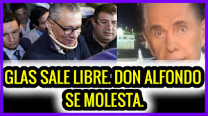 Glas sale libre. Don Alfonso se molesta.