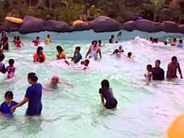 Berenang Di Kolam Ombak Waterpark Mekar Sari Cileungsi Youtube