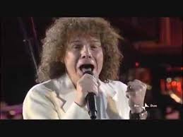 È contenuto nei seguenti album: Notre Dame De Paris Bella Cocciante Canta Cocciante Youtube