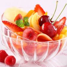 Salade De Fruits Frais Poches Au Sirop De Framboise Recettes Recette Salade De Fruits Recette Salade De Fruits Salade De Fruits Frais