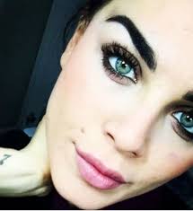 La pagina instagram ufficiale del programma, ha. La Tronista Samantha Di Uomini E Donne Lascia Per La Corteggiatrice Beatrice