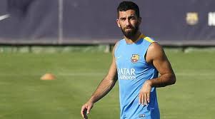 İspanya'da marca ve sport gazetesinin eleştirdiği arda turan, mönchengladbach maçındaki 3. Barcelona Nin Yildizi Milli Oyuncu Arda Turan Antrenmanda Sakatlandi