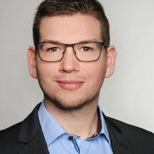 Janis Heller's Instagram, Twitter & Facebook