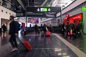 Vienna's international airport is located at schwechat, a town around 20km to the south and east of the main city on the road towards slovakia and hungary. Spar Tipps Flughafen Wien 6 Tricks Um Am Flughafen Wien Geld Zu Sparen