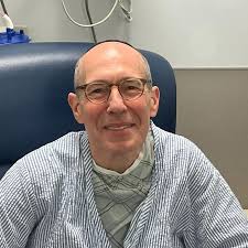 Yesterday's kidney donor is a retired lawyer and a father of 3 from  Teaneck, New Jersey. Moving into the community in 1990 and trekking a mile  to shul every Shabbos, he recognized