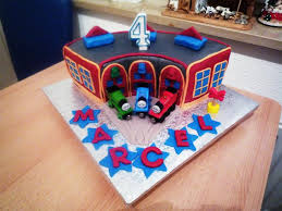 Zum 4 Geburtstag Thomas Und Seine Freunde Lokschuppen Torte Motivtorten Fotos Forum Chefkoch De
