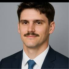 Excited to announce that after an amazing visit and thoughtful  consideration, i have the opportunity and the pleasure to say I'm thrilled  to share that I've officially committed to Drake University! |