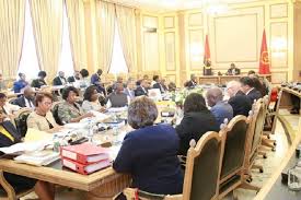 José eduardo dos santos, presidente da república de angola, que preside também ao conselho de ministros, empossou hoje o novo governo, que resulta das eleições gerais de 31 de agosto último. Conselho De Ministros Aprecia Lei De Base Da Policia Portal De Angola