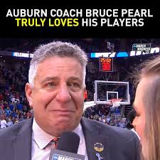 Bruce Pearl shows love
