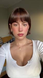 laura salerno (@lorasalami)