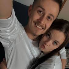 Looking for girls to play Minecraft together