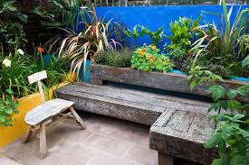 Funky Modern Garden In East London Modern Garden Design Urban Garden Design Garden Seating