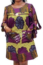 Rehaussé de rouge foncé satiné, peut également être fait avec un autre accent de couleur. Pin By Sitcheu Catherine On Model African Fashion Skirts African Fabric Dress African Clothing Styles