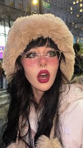 Lora Rose's Instagram, Twitter & Facebook