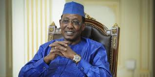 The country's terrain is that of a shallow basin that rises gradually from the lake chad area in the west and is rimmed by mountains to the north, east, and south. Tchad Archives Cas Info Ca