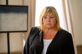 Cinquantenaire dynamique, elle concilie sa vie de famille avec ce nouveau défi. La Stagiaire La 5eme Saison Arrive Sur France 3 Le 25 Aout Avec Michele Bernier