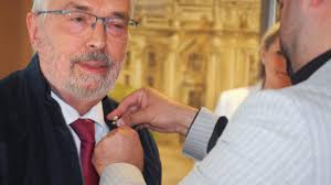 Uetersen: Rosennadel für Erhard Vogt für 40 Jahre Ehrenamt