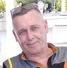 any recommendations for a hotel , food must be really good ideally la carte  , and within walking distance to side town good for kids aged 3 and 11  thanks