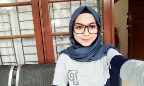 Ria ricis salah tinggkah saat dicecar sule terkait kejelasan hubungannya dengan harris vriza. Ria Ricis Nationality Religion Salary And Family