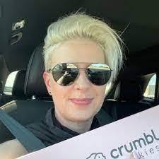 Dawn Siewert's Instagram, Twitter & Facebook