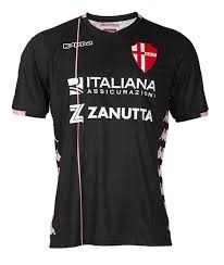 Vendita di magliette da calcio padova a poco prezzo in italia,comprare maglie calcio vintage padova ul nostro sito web,qui ci sono tutti i tipi di maglie da calcio che ti piacciono, nuove e vecchie. La Maglia Una Seconda Pelle Maglie Speciali Tifo Padova