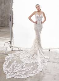 Hochzeitskleid fit and flare spitze. Brautkleid Im Fit And Flare Schnitt Aus Spitze Mit Transparenter Korsage Spaghettitragern Und Schleppe Von Enzoani Modell Nanette Heiraten Mit Braut De