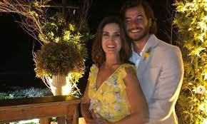 De férias do programa encontro, a apresentadora fatima bernardes embarcou para paris, no ultimo sábado (10), na companhia do namorado, o deputado federal eleito tulio gadêlha. Fatima Bernardes E Tulio Gadelha Comemoram Aniversario De Namoro
