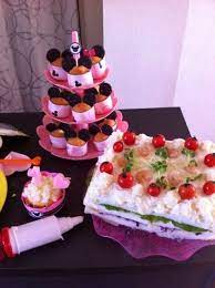 1歳バースデーにカップケーキタワー カップケーキタワー カップケーキ 食べ物のアイデア