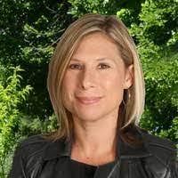 Rebecca Moskowitz's Instagram, Twitter & Facebook