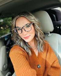 To be honest, we haven't seen anyone look bad in the Romy glasses yet.  courtdoubleyou (via IG) wears Romy in Ivory Tortoise:  https://ebd.world/romy_ivory_tortoise