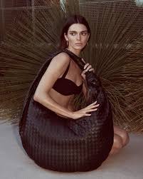 Kendall jenner has lived in california and traveled all over the world, but where would she move if she was going to? 1l19gjm4do3tem