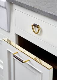 Fallbrook 1 3 4 Leather Pull In 2020 Custom Kitchen Cabinets Cabinetry Hardware Kitchen Remodel Trends