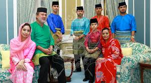 In this archive footage from 1946, the sultan of johor is seen celebrating his 73rd birthday at a party attended by important indian. Paduka Anakanda Laman Web Rasmi Kemahkotaan Dymm Sultan Ibrahim Sultan Johor