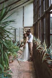 It's the motherlode of indie wedding ideas in this inspired wedding shoot from evergreen weddings!the two roads brewing company in stratford, ct offered an unconventional yet totally romantic setting for a unique modern wedding! Cool Indie Wedding Inspiration Perfect For Autumn Winter Weddings