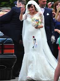 Mette marit norways crown princess apologises for meeting. Die Hochzeitskleider Der Stars Look Of Love