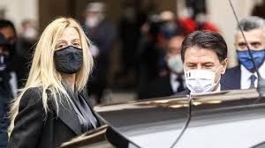 Ma chi è la fidanzata di conte, olivia paladino, biografia, vita privata, quanti anni ha e chi è il suo ex marito, non tutti lo sanno, nonostante sia ormai un personaggio pubblico. Scorta Alla Fidanzata Di Giuseppe Conte Arriva La Decisione Del Tribunale Dei Ministri Sull Inchiesta